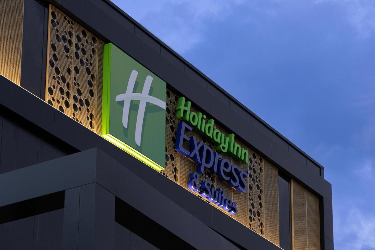 Express & - By Ihg
