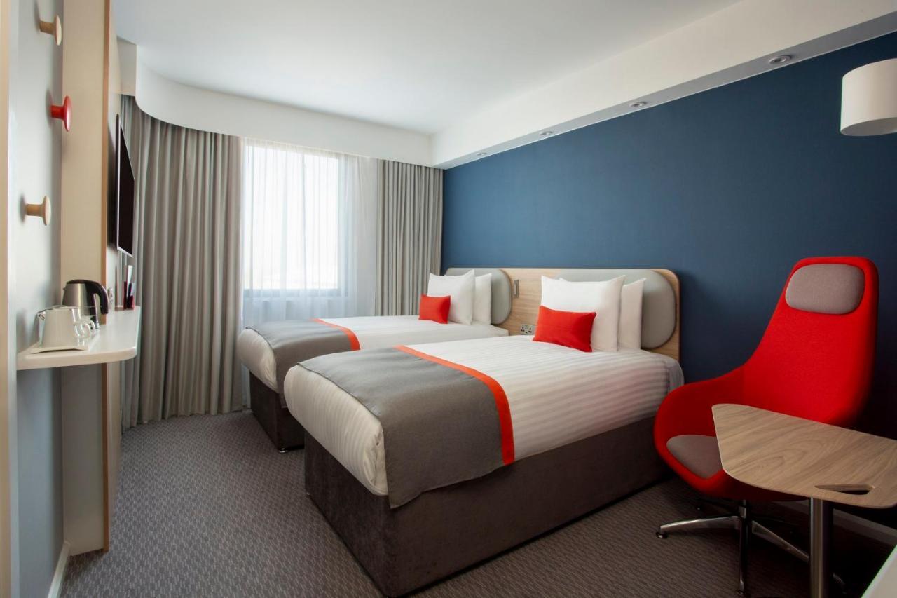 Express & - By Ihg