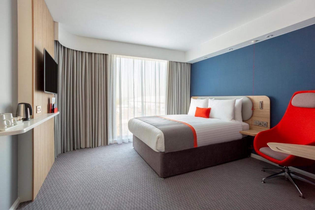 Express & - By Ihg