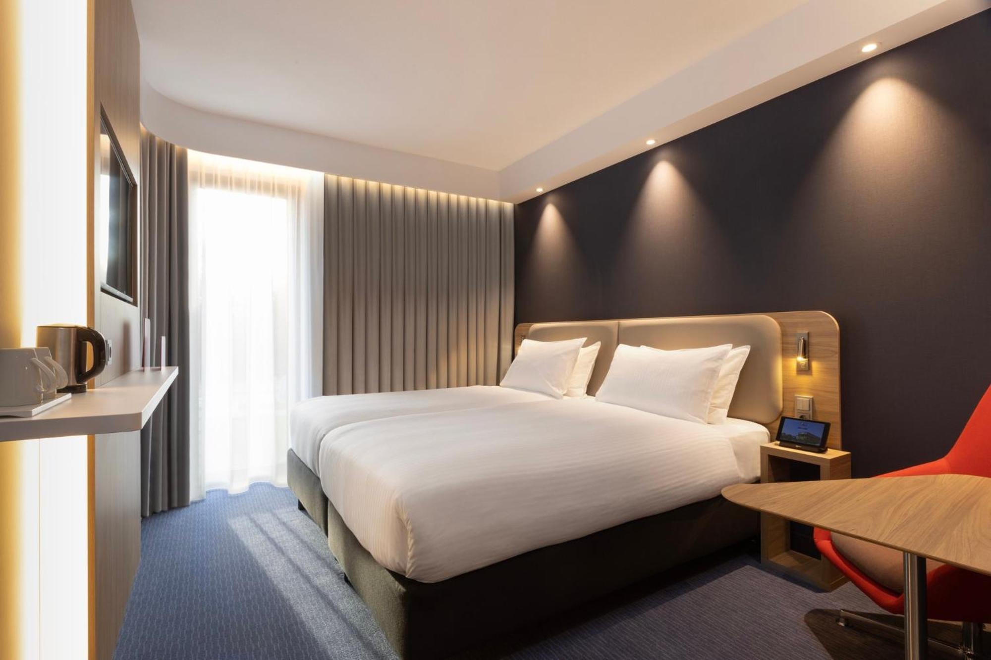 Express & - By Ihg Deventer